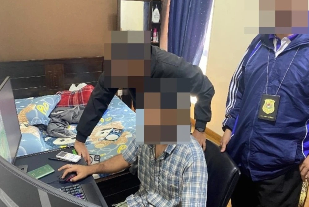 JIM menahan warga asing yang disyaki terlibat dengan sindiket pemalsuan dokumen pada Selasa.