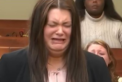 Bekas ratu cantik itu menangis teresak-esak selepas keputusan dibacakan Hakim Mahkamah Tinggi Daerah Sumter Georgia.