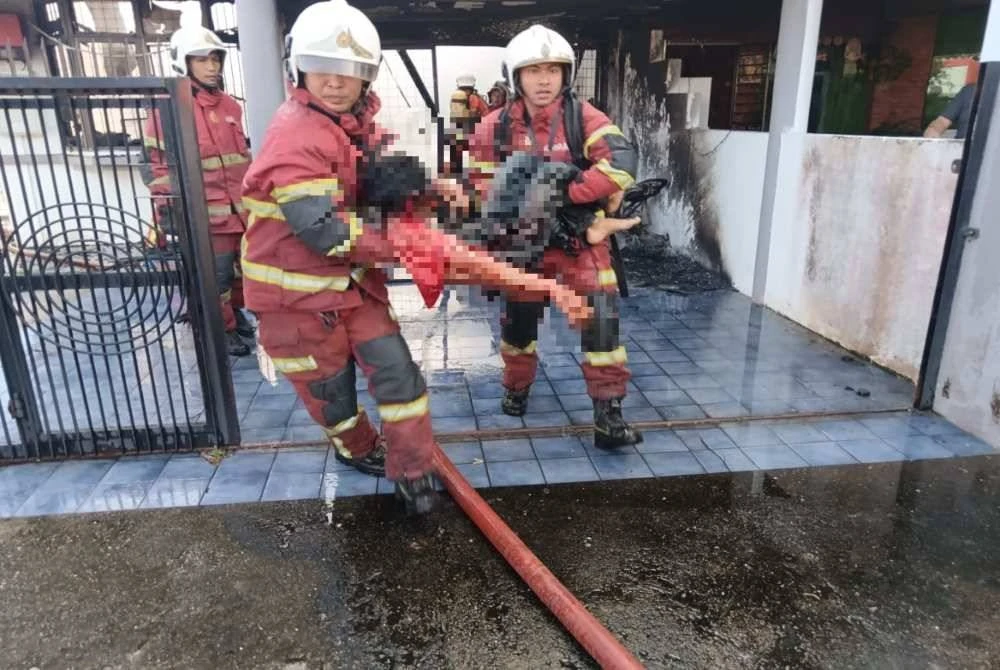 Mangsa cedera pada bahagian kepala dipercayai terhempap bumbung rumah dalam kejadian pagi Rabu.