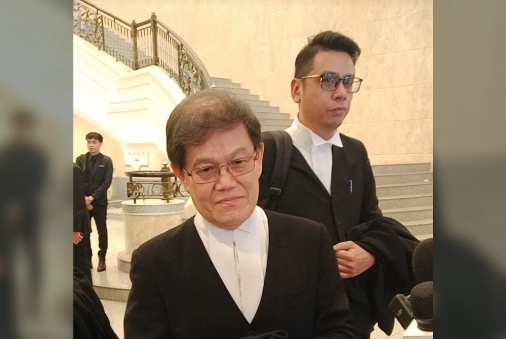 Hisyam (kiri) yakin hujahan yang dikemukakan kukuh untuk menangkis rayuan pihak pendakwaan di Mahkamah Persekutuan.