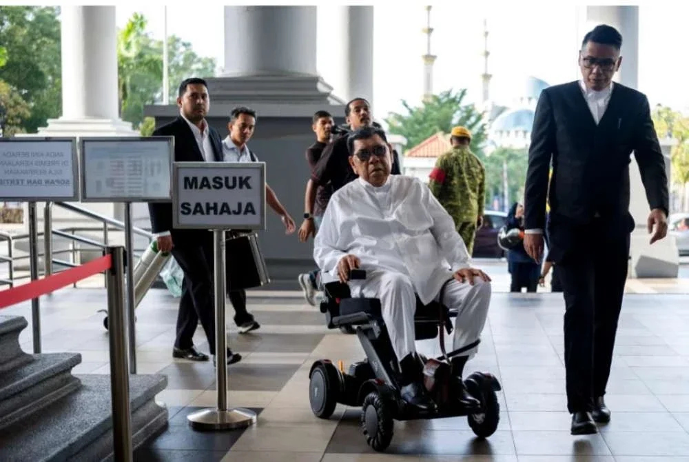 Pihak pendakwaan akan mengemukakan bantahan terhadap permohonan Pengarah Maju Holdings Sdn Bhd Tan Sri Abu Sahid Mohamed untuk mendapatkan pasport ke London.