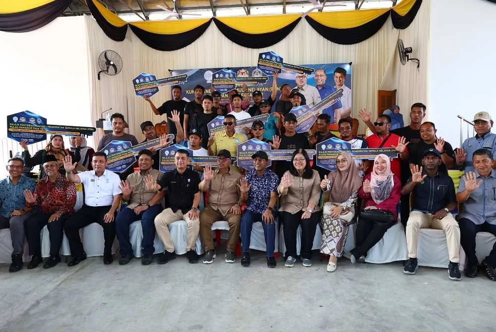 Seramai 49 nelayan menerima kunci unit rumah masing-masing di bawah projek Penempatan Semula Nelayan (PSN) Pulau Pangkor fasa kedua melibatkan peruntukan keseluruhan RM16 juta.