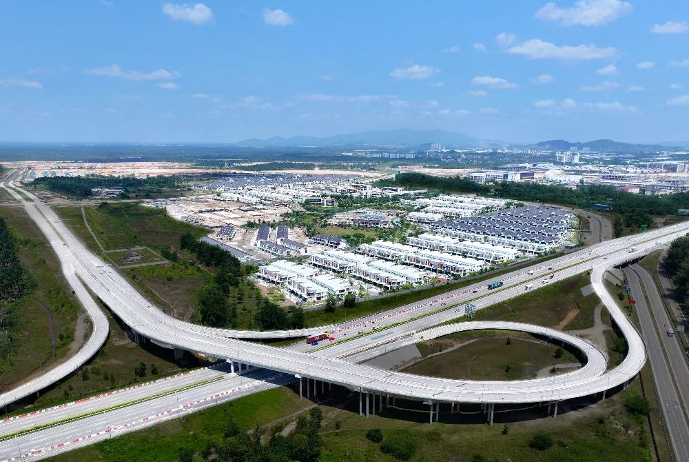 Pemandangan udara Persimpangan Bertingkat Gerbang Nusajaya.