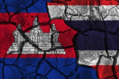 Thailand dan Kemboja saling menuduh pihak lawan memulakan serangan pada awal pagi Isnin selepas beberapa minggu ketegangan meningkat. Foto Agensi