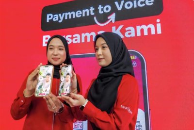 Ciri-ciri Payment to Voice dalam aplikasi BIMB Biz turut memudahkan komuniti peniaga termasuk dalam kalangan OKU penglihatan. FOTO: Bernama