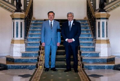 Ahmad Zahid (kanan) bersama Anutin di Rumah Kerajaan Thailand sempena lawatan kerja tiga hari beliau ke Bangkok bermula pada Khamis. Foto: Bernama 