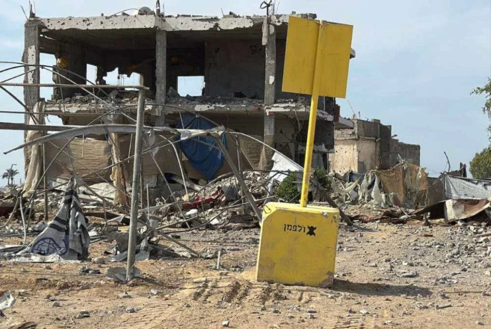 Bongkah konkrit kuning dipercayai telah diletakkan askar Zionis pada Khamis dan Jumaat malam, minggu lalu.