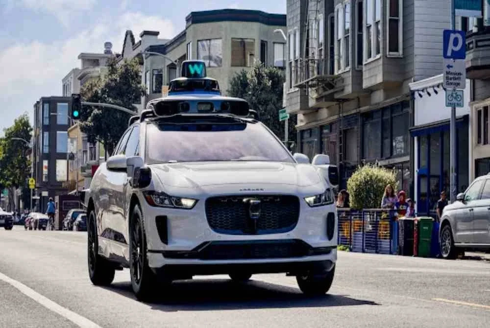 Waymo, teksi autonomi beroperasi di San Francisco, California Ogos lalu. Foto: Smith Collection/Gado/Getty Images