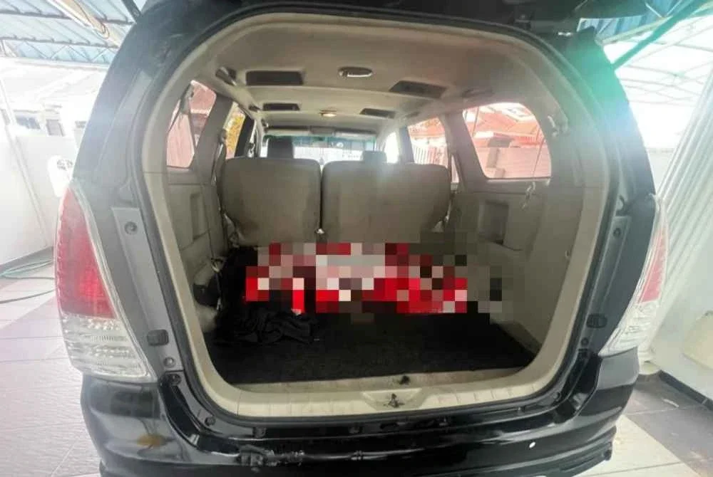 Salah sebuah kenderaan yang dirampas. 