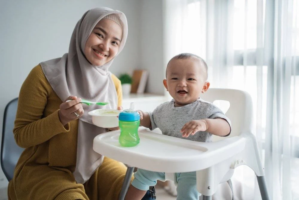 ANAK yang makan makanan halal akan tumbuh membesar dengan akhlak yang baik. Foto Canva