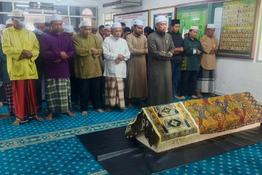 Jenazah selamat dikebumikan di Tanah Perkuburan Islam Kariah Suka Menanti di Alor Setar pada petang Jumaat.