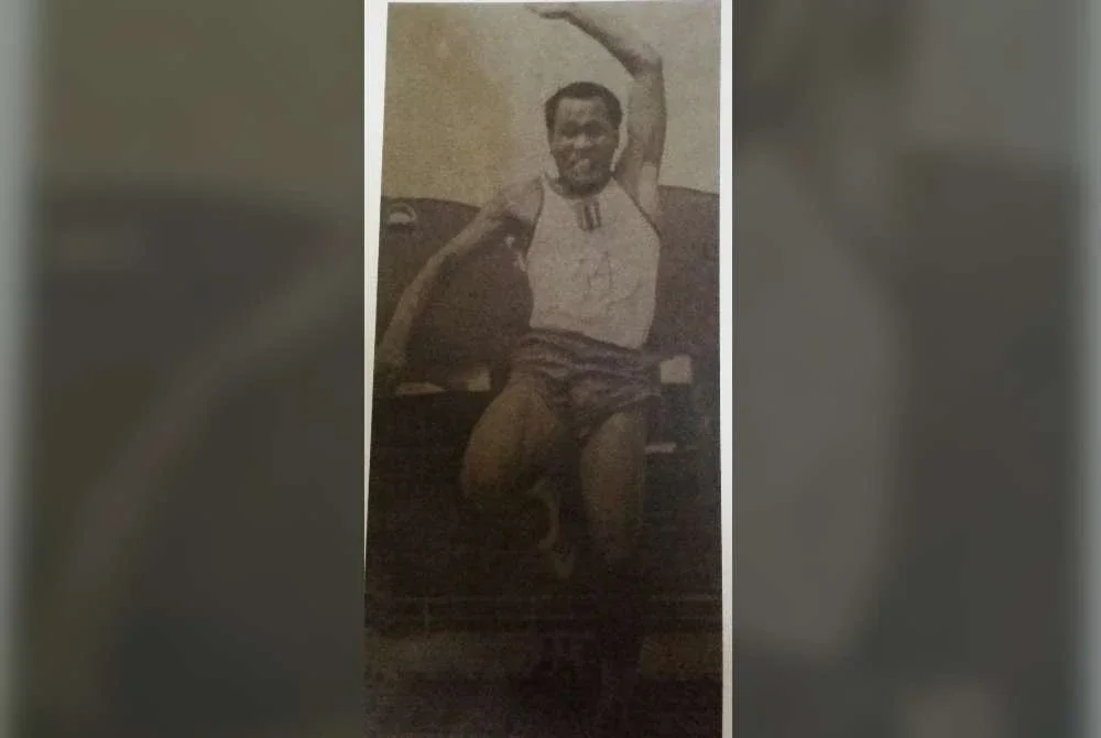 Ahmad beraksi dalam acara lompat jauh pada hari pertama dekatlon ketika mewakili Malaysia pada Sukan Asia 1966.