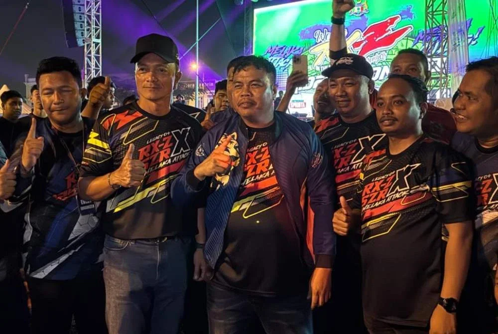 Dzulkhairi (dua dari kiri) pada Perasmian Legasi 04 RXZ X 125 ZR Melaka Attack 2025.