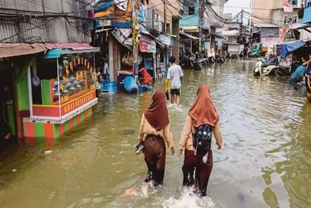 Kejadian banjir di Indoensia mengorbankan ratusan nyawa di tiga wilayah.
