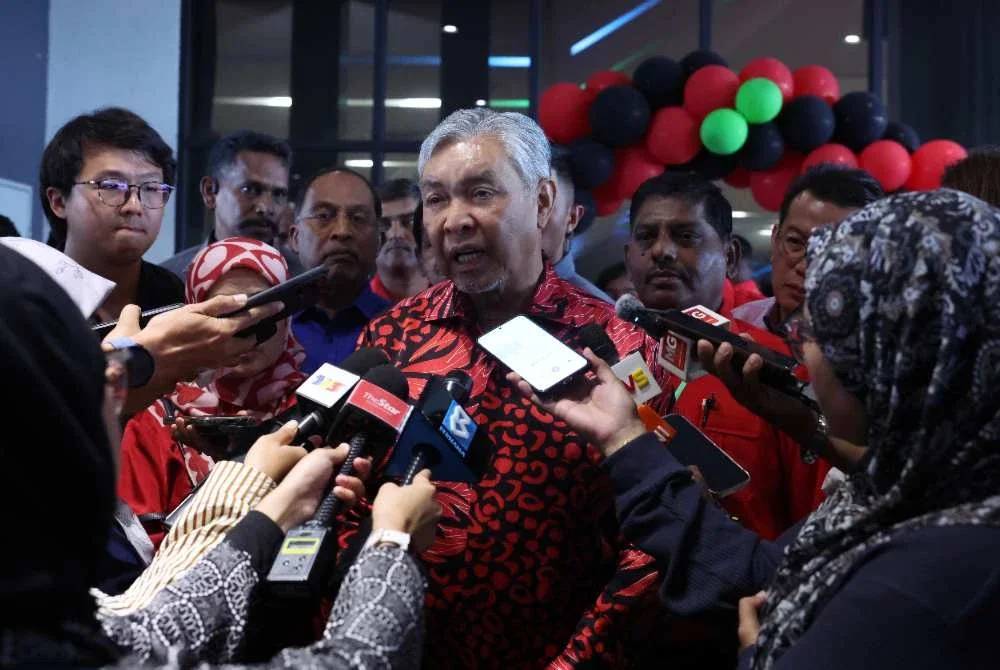 Ahmad Zahid ketika sidang media selepas Perasmian Perhimpunan Agung Barisan Kemajuan India Se-Malaysia (IPF Malaysia) di Setia Ecohill Semenyih pada Ahad. Foto Bernama
