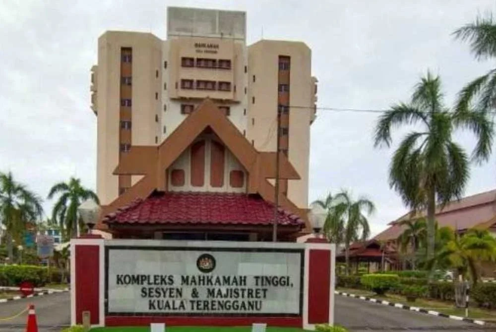 Mahkamah Tinggi Kuala Terengganu mengisytiharkan perbicaraan secara tanpa kehadiran tertuduh terhadap editor Sarawak Report, Clare Rewcastle-Brown yang sebelum ini dijalankan oleh Mahkamah Majistret sebagai perbicaraan tidak sah