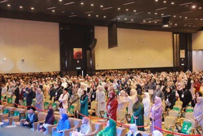 Seramai 1,500 peserta hadir mendengar ceramah yang disampaikan Ustaz Irfan Rizki pada program Cahaya Hati 2.0 di Kuala Lumpur pada Sabtu.