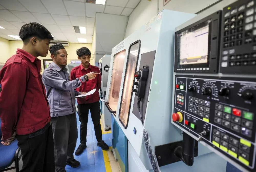 Statistik terkini menunjukkan sekitar 95.1 peratus graduan TVET berjaya memasuki pasaran pekerjaan. Foto: Bernama 