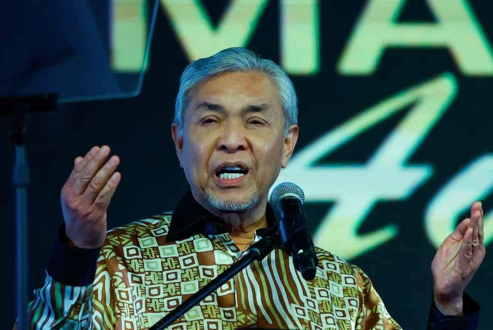 Ahmad Zahid ketika berucap pada majlis Anugerah Persatuan Francais Malaysia di Kuala Lumpur pada Isnin. Foto Bernama