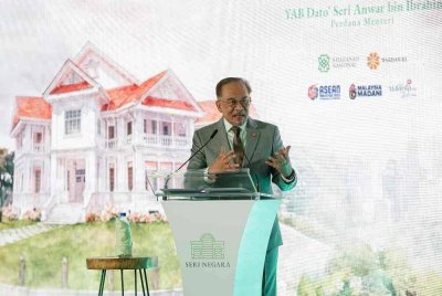 Anwar berucap pada Majlis Penyempurnaan Pemulihan Seri Negara, pada Isnin. 