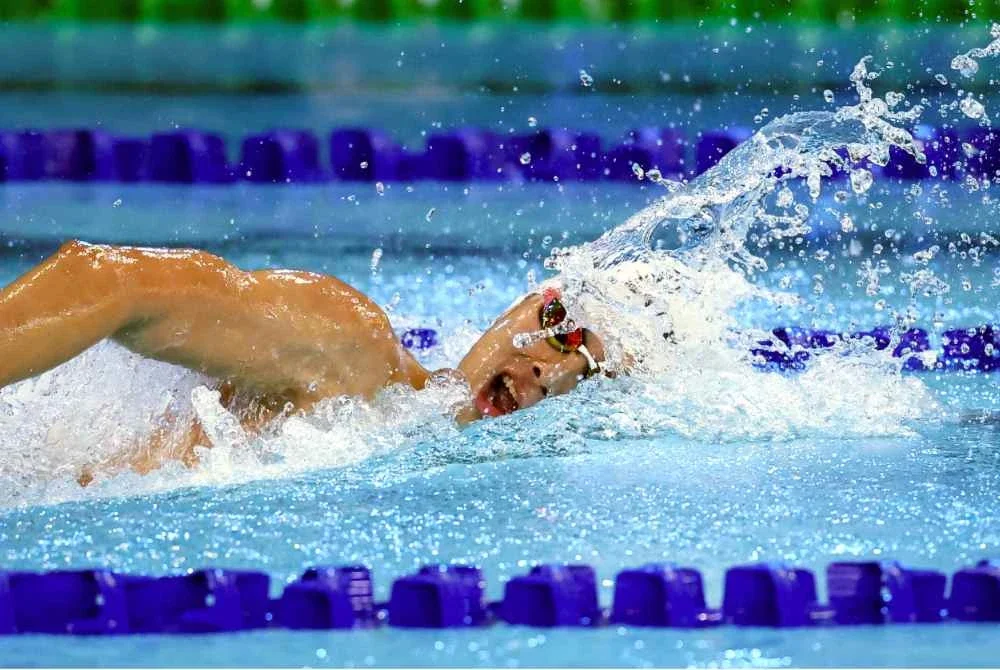 Hoe Yean beraksi dalam acara 400m gaya bebas lelaki Sukan SEA Thailand 2025 di Kolam Renang, Sports Authority of Thailand pada Isnin. Foto Bernama