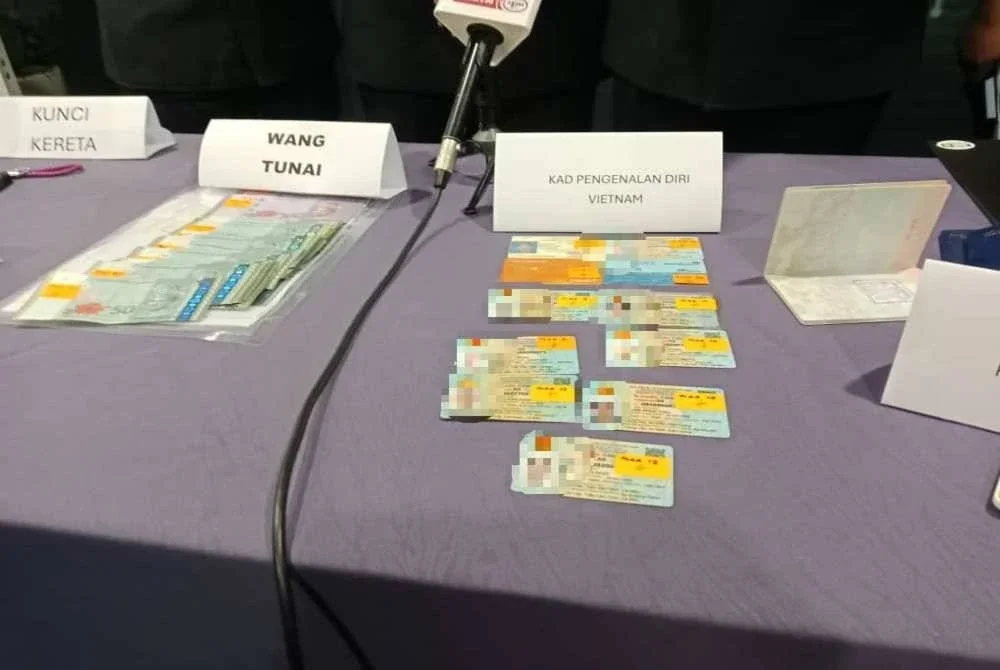 Antara dokumen dirampas dalam serbuan pada Isnin.