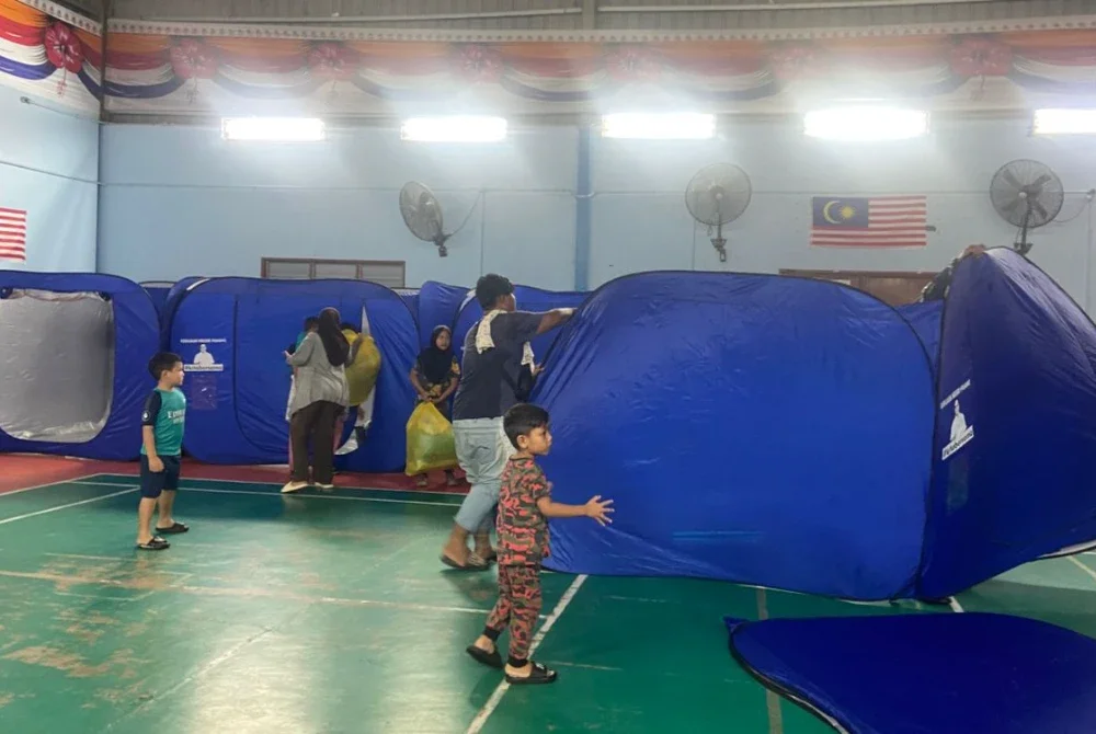 Suasana PPS yang dibuka di Dewan Orang Ramai Kg Seri Damai di sini.