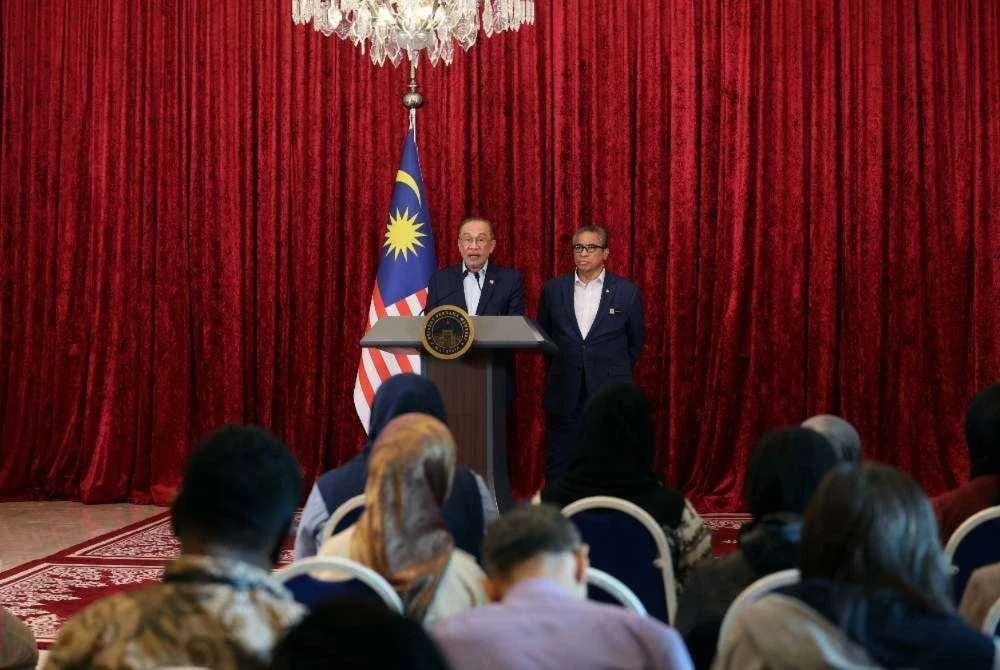 Perdana Menteri Datuk Seri Anwar Ibrahim ketika sidang media khas mengenai Pengumuman Anggota Kabinet Baharu Kerajaan MADANI di Bangunan Perdana Putra hari ini. Foto Bernama