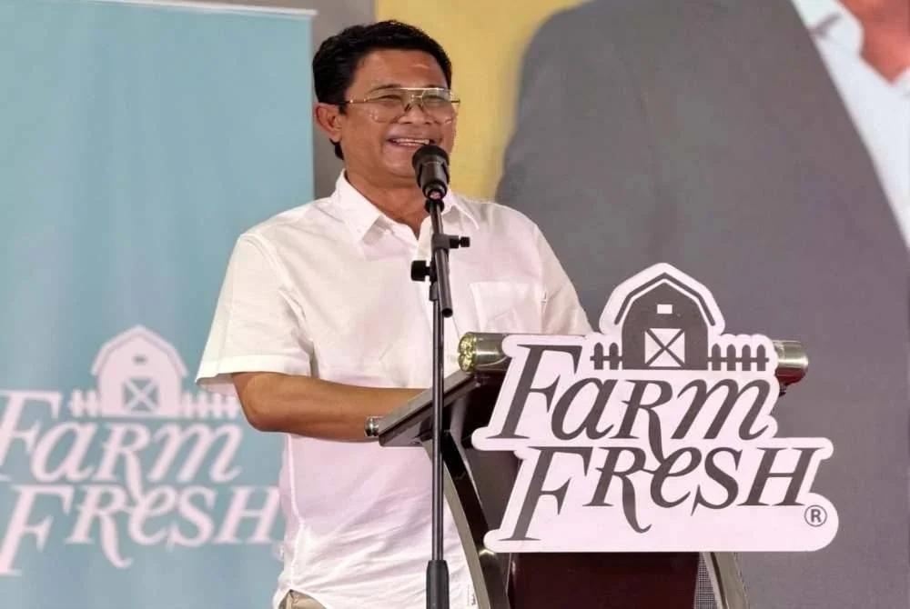 Ketua Pegawai Operasi Kumpulan Farm Fresh Berhad, Azmi Zainal ketika berucap di Temasya Hari Susu Sekolah Sedunia di Farm Fresh @ UPM, Serdang