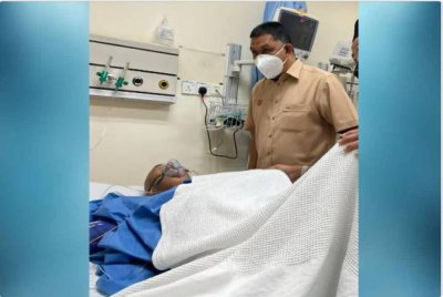 Muhammad Radhi menziarahi Ahmad Sabri yang kini dirawat di HSB pada Selasa.