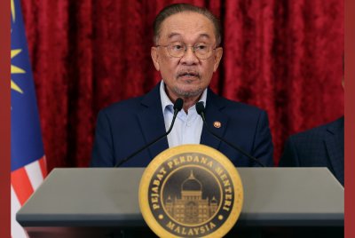 Anwar berucap pada sidang media khas Pengumuman Anggota Kabinet Baharu Kerajaan Madani di Bangunan Perdana Putra hari ini. Foto Bernama