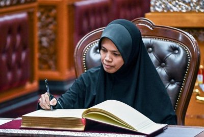 Marhamah dilantik sebagai Timbalan Menteri di Jabatan Perdana Menteri (Hal Ehwal Agama) susulan rombakan Kabinet baharu Kerajaan Perpaduan yang diadakan pada Selasa. Foto Bernama 