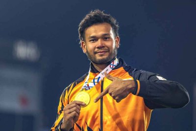 Jaguh lempar cakera negara, Muhammad Irfan Shamsuddin berada dalam kelas tersendiri selepas merangkul pingat emas sambil mencipta rekod baharu temasya. Foto Bernama 
