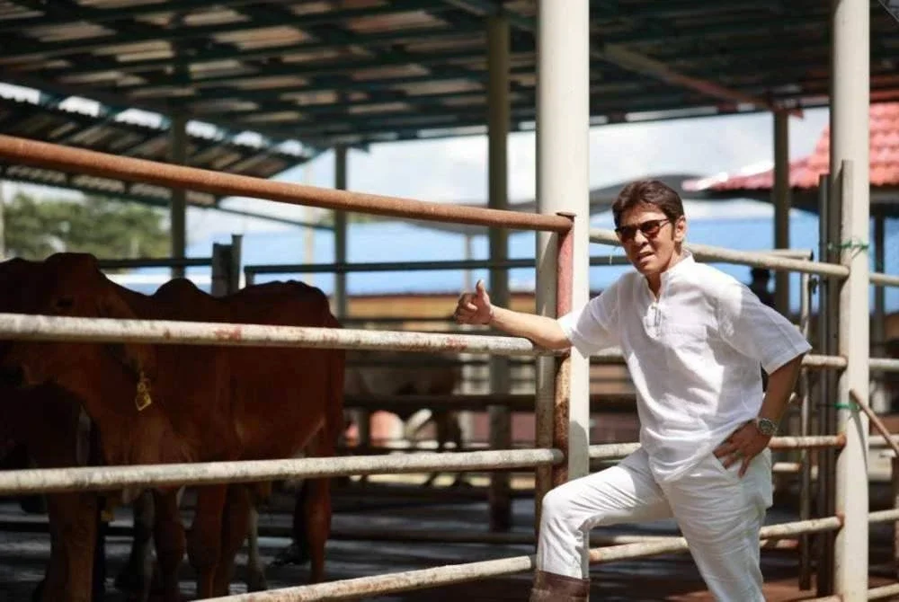 Jamal Abdillah mengusahakan ternakan lembu sejak empat tahun lalu di Perak. 