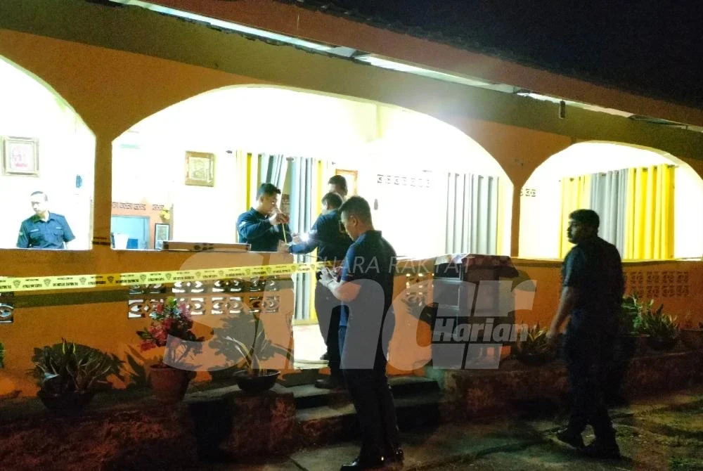  Lelaki yang bertindak menikam nenek serta moyang dalam kejadian di Kampung Baru Bakai dipercayai mengamuk sebelum bertindak sedemikian.