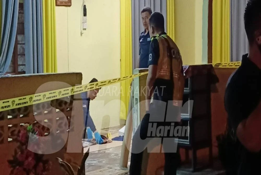 Polis menyiasat lokasi kejadian tikam warga emas di Kampung Baru Bakai, Baling.