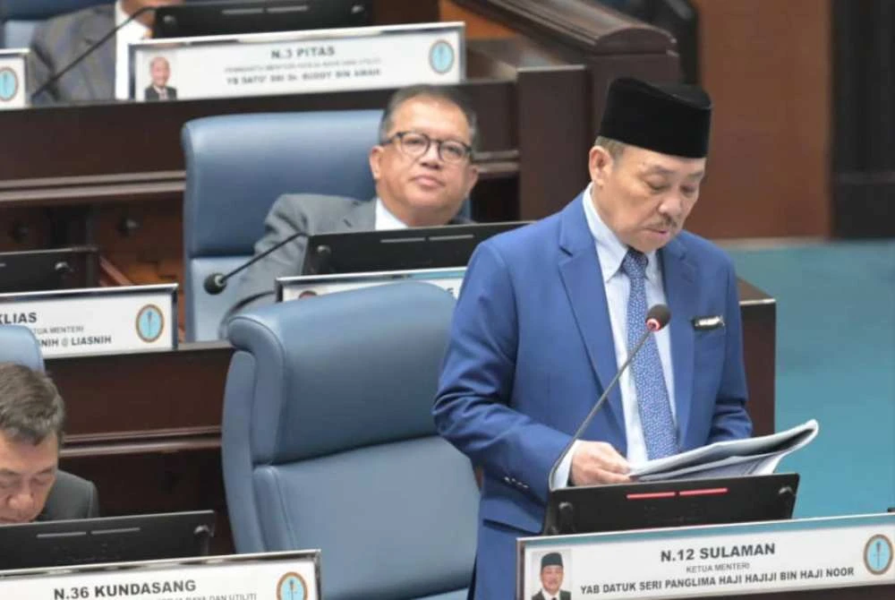 Hajiji semasa berucap di DUN Sabah, Kota Kinabalu.