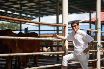 Jamal Abdillah mengusahakan ternakan lembu sejak empat tahun lalu di Perak. 