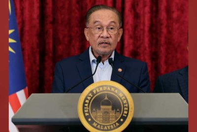 Anwar berucap pada sidang media khas Pengumuman Anggota Kabinet Baharu Kerajaan Madani di Bangunan Perdana Putra, Putrajaya pada Selasa. Foto Bernama