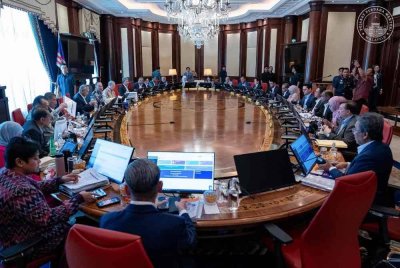 Anwar mempengerusikan mesyuarat Kabinet di Putrajaya, pada Rabu. Foto Facebook Anwar Ibrahim 