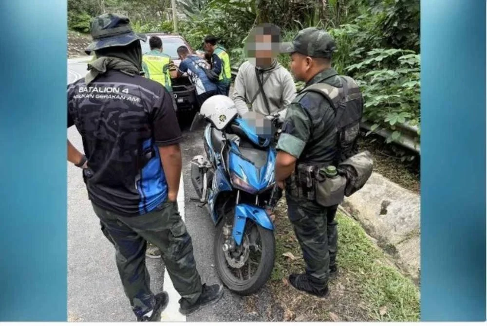 Operasi OBK bertindak menahan seorang lelaki yang sedang memikat burung pada Selasa. Foto: Perhilitan