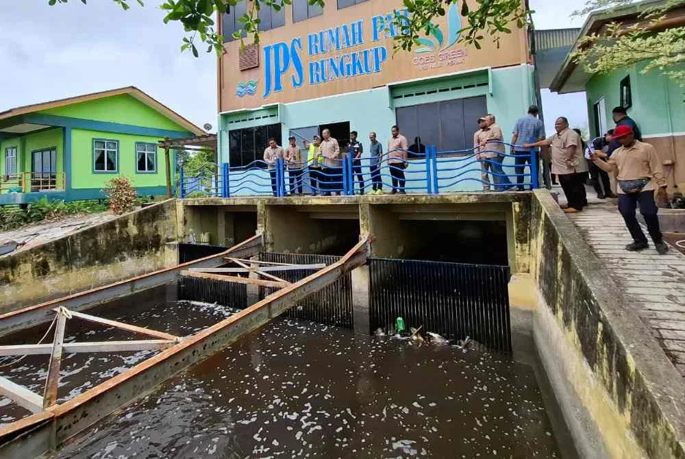 Mohammad Nizar melakukan tinjauan Operasi Rumah Pam Rungkup pada Khamis