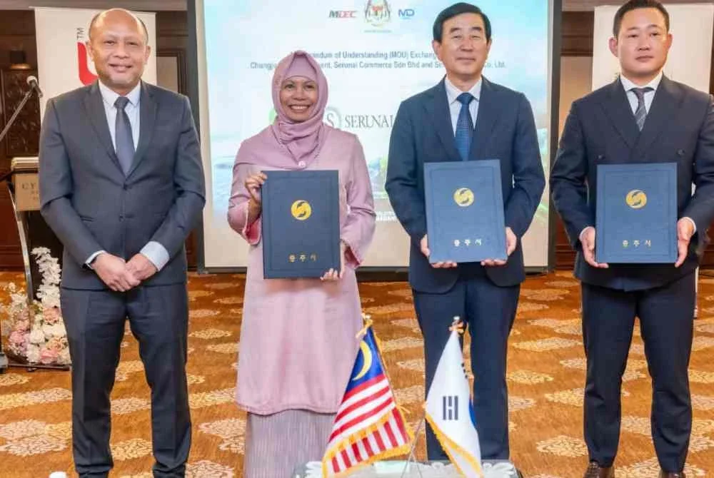 Majlis pertukaran dokumen kerjasama strategik antara MDEC dan kerajaan Chungju City, Korea di Cyberjaya.