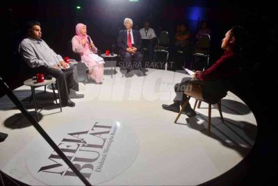 Wan Mazlina (tengah) bersama Rajiv (kiri) dan Ridza (dua dari kanan) dalam program Meja Bulat: Diskusi Mencipta Resolusi yang membincangkan ‘Masalah Rel Lembah Klang: Sampai Bila Mahu Sengsara?’ disiarkan di platform digital Sinar Harian pada Rabu. FOTO SINAR HARIAN-ASRIL ASWANDI SHUKOR