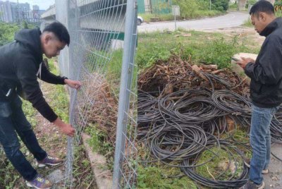 Pagar diceroboh tanpa kebenaran, dipercayai laluan masuk pencuri kabel.