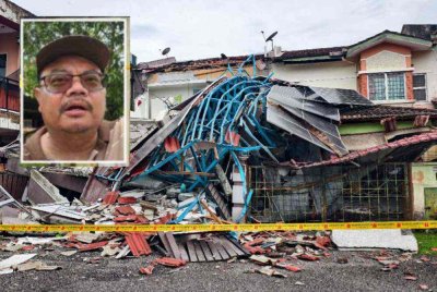 Keadaan struktur hadapan rumah Kamal Ariffin yang runtuh dalam kejadian awal pagi Khamis