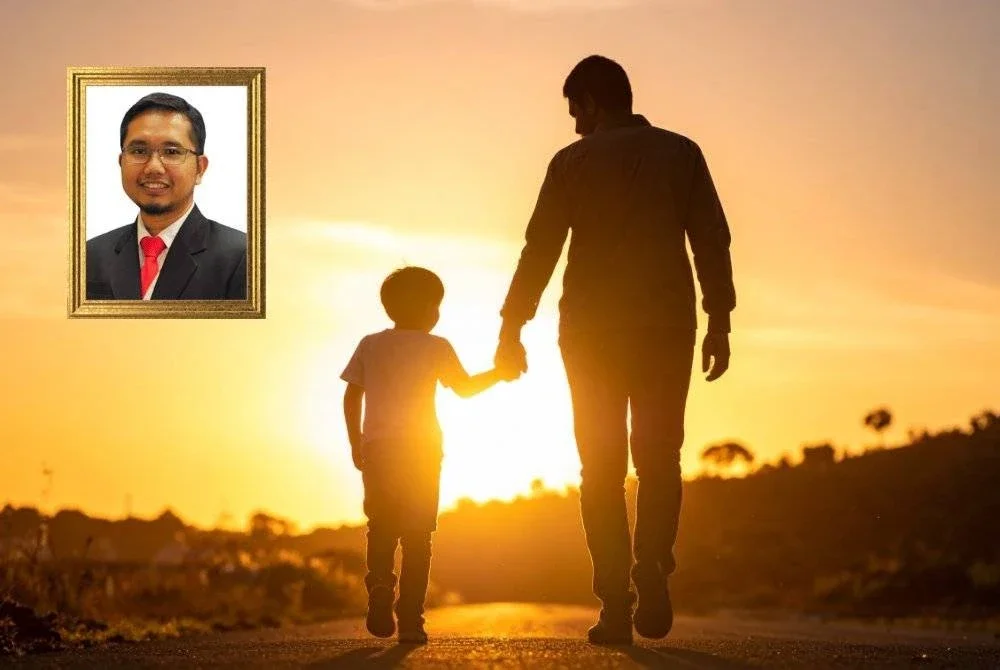 DIDIKAN ibu bapa sejak kecil penting untuk membina jati diri dan memperkukuh nilai serta akhlak anak-anak. Foto Canva/Gambar kecil: DR ABDUL RAHMAN