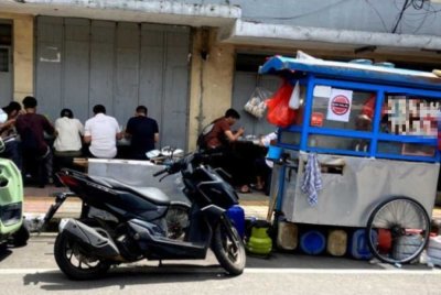 Ketika tinjauan dilakukan, para penjual didapati tidak lagi memakai tudung atau kopiah seperti sebelum ini. Foto Agensi
