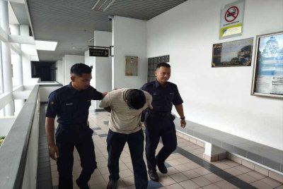 Tertuduh dibawa keluar selepas keputusan dibacakan di Mahkamah Sesyen pada Jumaat.