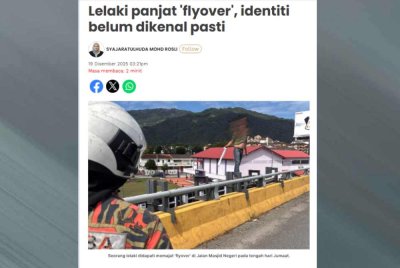 Tangkap layar menunjukkan seorang lelaki didapati memajat 'flyover' di Jalan Masjid Negeri pada tengah hari Jumaat.